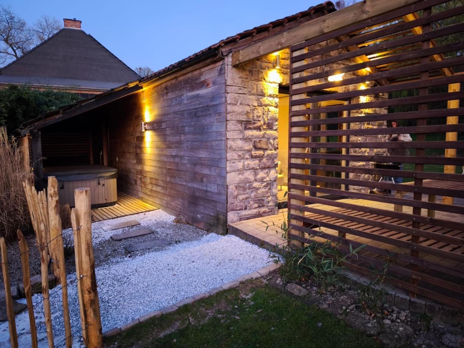 Out & Lodge Les Spirous Les Geronsarts Bagian luar foto